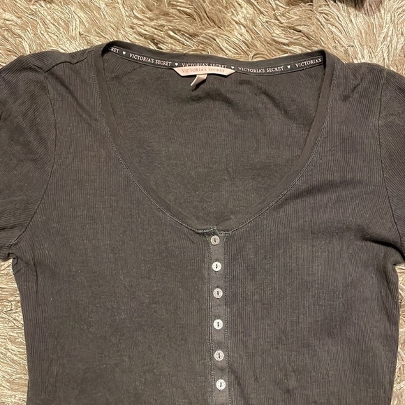 VICTORIA’S Secret Gray Long‎ Sleeve Scoop Neck Woman’s Shirt - Picture 2 of 7